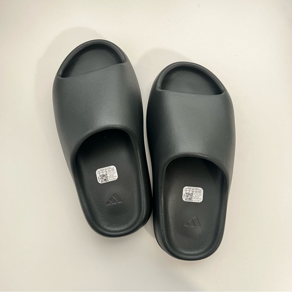 Yeezy slides in DARK ONYX